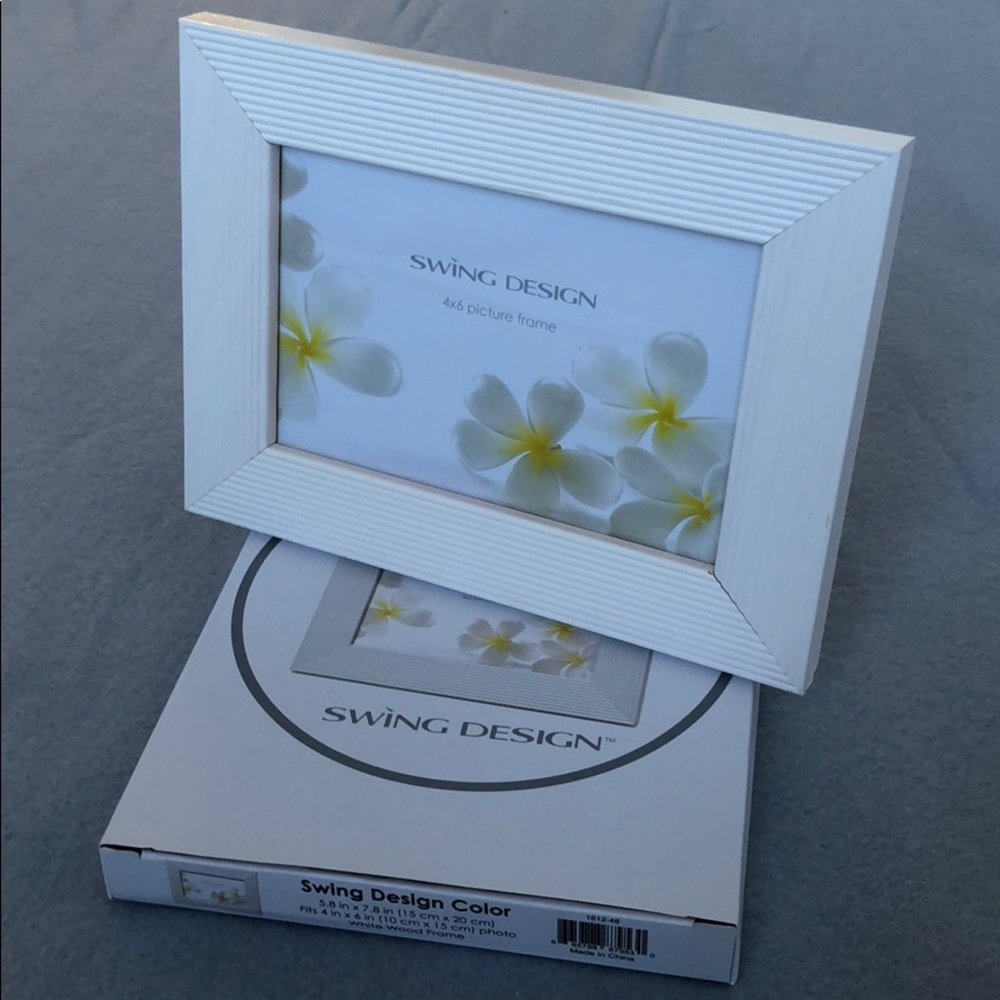 New White Wood Photo Frame 🖼
